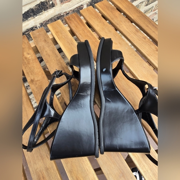 Vince Camuto Black Strappy Sandals with Block Heel - Picture 5 of 6